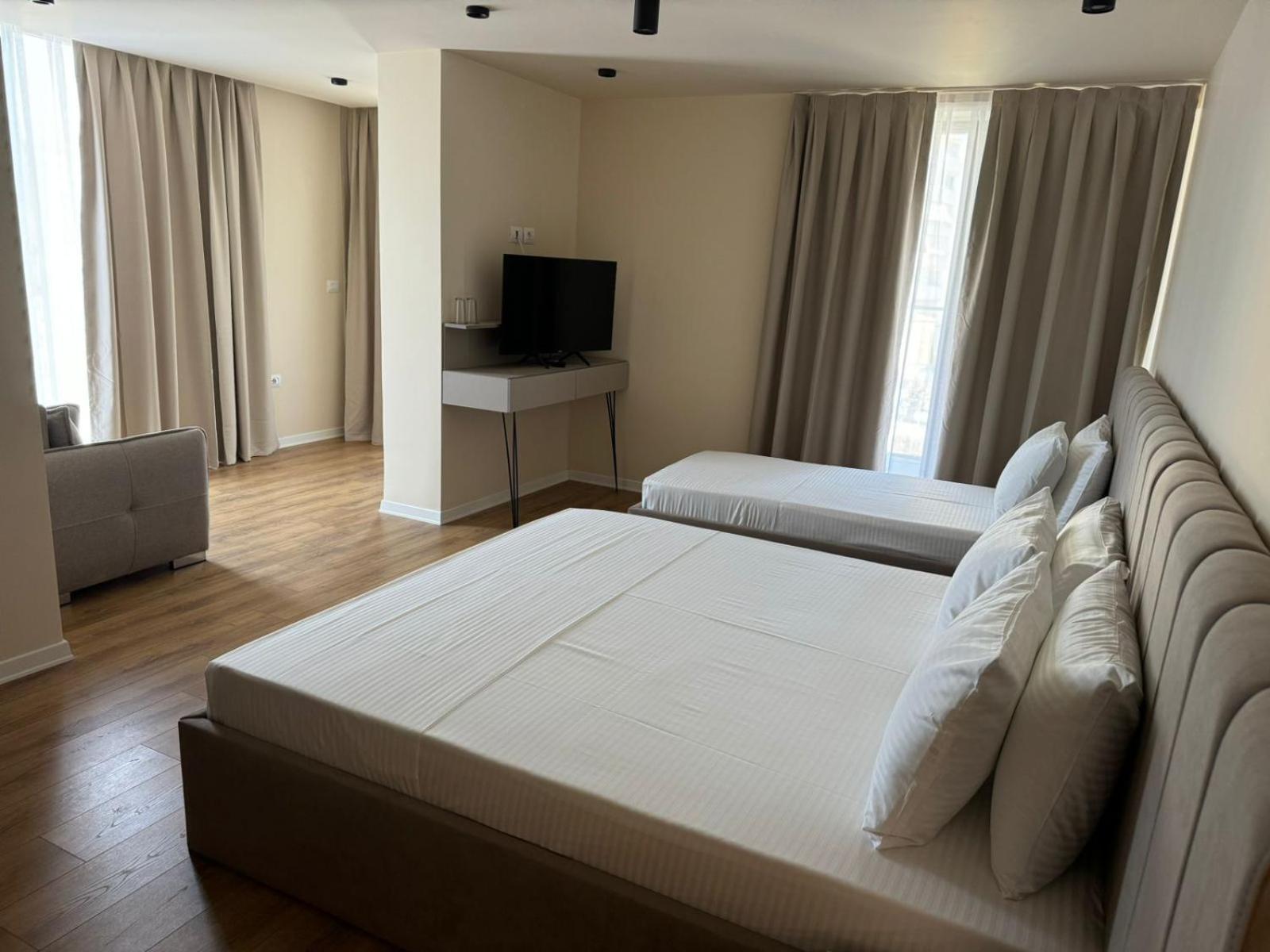 Kraja Hotel Golem (Tirana)